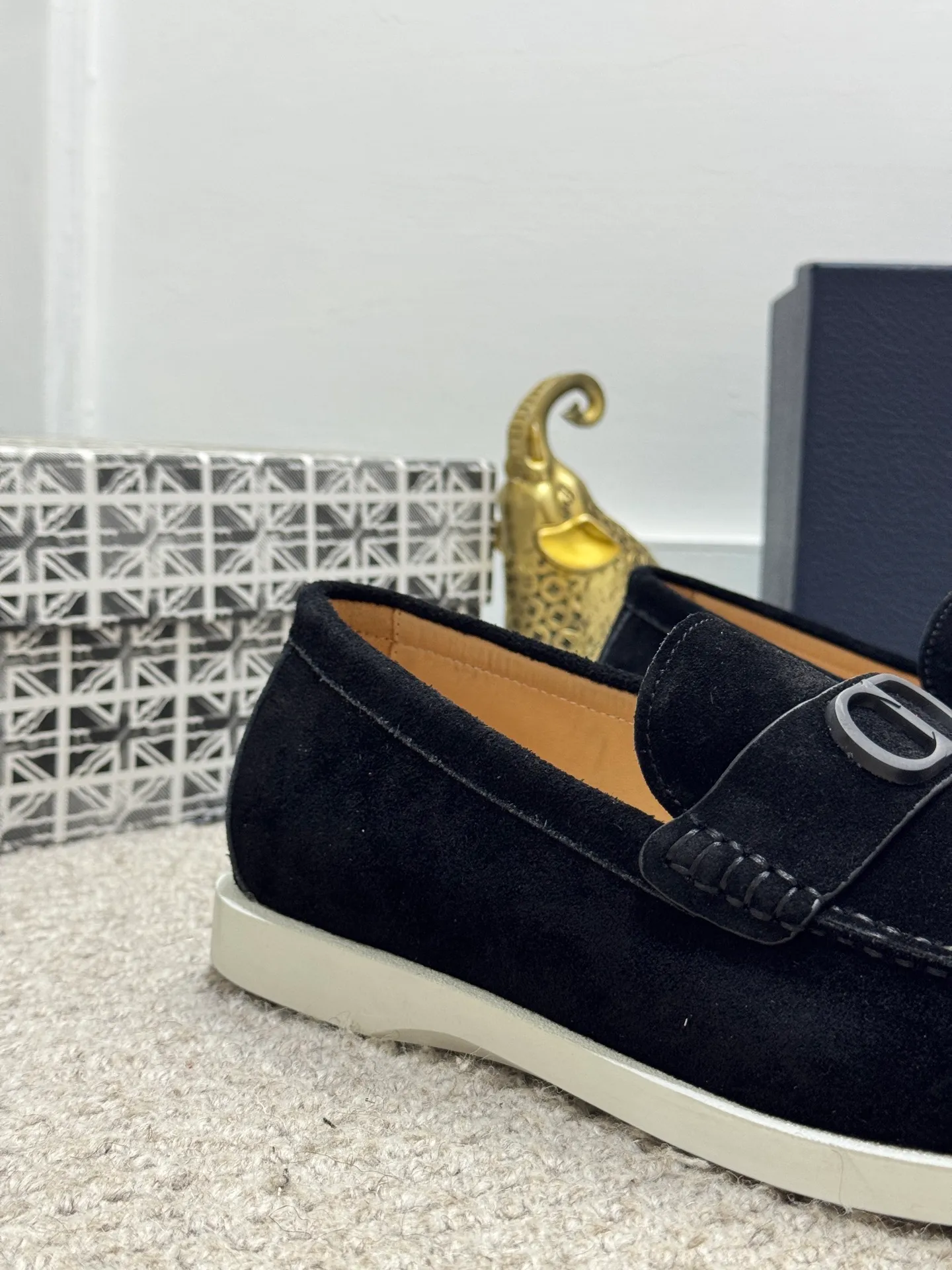 Men's men's shoes 💰480 [New style] 🍺🍺Dior men's casual shoes - a high version of the original one-to-one replica. It is a casual dress shoe. Crafted from luxuriously soft navy suede❤️‍🔥Cow leather lining💘Oblique printed panels on the upper. The lightweight white rubber sole adds sophistication, with an Oblique pattern engraved on the outsole and branding on the back. Size: 38-44 (45, 46 customized